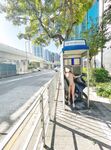 顔を見せることが最善策です！人々は見た目が清らかで、肌が白く、無毛で美しく、女の子を露出するのが大好きであるべきではありません[Yiliwen]を購読して、街頭のスーパーマーケットやショッピングモールでさまざまな人々の前で自分自身を露出させてください。
