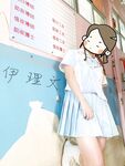 顔を見せることが最善策です！人々は見た目が清らかで、肌が白く、無毛で美しく、女の子を露出するのが大好きであるべきではありません[Yiliwen]を購読して、街頭のスーパーマーケットやショッピングモールでさまざまな人々の前で自分自身を露出させてください。