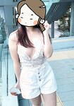 顔を見せることが最善策です！人々は見た目が清らかで、肌が白く、無毛で美しく、女の子を露出するのが大好きであるべきではありません[Yiliwen]を購読して、街頭のスーパーマーケットやショッピングモールでさまざまな人々の前で自分自身を露出させてください。