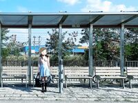 顔を見せることが最善策です！人々は見た目が清らかで、肌が白く、無毛で美しく、女の子を露出するのが大好きであるべきではありません[Yiliwen]を購読して、街頭のスーパーマーケットやショッピングモールでさまざまな人々の前で自分自身を露出させてください。