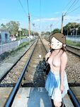 顔を見せることが最善策です！人々は見た目が清らかで、肌が白く、無毛で美しく、女の子を露出するのが大好きであるべきではありません[Yiliwen]を購読して、街頭のスーパーマーケットやショッピングモールでさまざまな人々の前で自分自身を露出させてください。