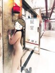 顔を見せることが最善策です！人々は見た目が清らかで、肌が白く、無毛で美しく、女の子を露出するのが大好きであるべきではありません[Yiliwen]を購読して、街頭のスーパーマーケットやショッピングモールでさまざまな人々の前で自分自身を露出させてください。