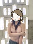 顔を見せることが最善策です！人々は見た目が清らかで、肌が白く、無毛で美しく、女の子を露出するのが大好きであるべきではありません[Yiliwen]を購読して、街頭のスーパーマーケットやショッピングモールでさまざまな人々の前で自分自身を露出させてください。