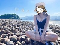 顔を見せることが最善策です！人々は見た目が清らかで、肌が白く、無毛で美しく、女の子を露出するのが大好きであるべきではありません[Yiliwen]を購読して、街頭のスーパーマーケットやショッピングモールでさまざまな人々の前で自分自身を露出させてください。