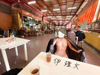 顔を見せることが最善策です！人々は見た目が清らかで、肌が白く、無毛で美しく、女の子を露出するのが大好きであるべきではありません[Yiliwen]を購読して、街頭のスーパーマーケットやショッピングモールでさまざまな人々の前で自分自身を露出させてください。
