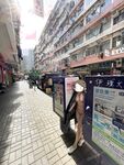 顔を見せることが最善策です！人々は見た目が清らかで、肌が白く、無毛で美しく、女の子を露出するのが大好きであるべきではありません[Yiliwen]を購読して、街頭のスーパーマーケットやショッピングモールでさまざまな人々の前で自分自身を露出させてください。