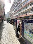 顔を見せることが最善策です！人々は見た目が清らかで、肌が白く、無毛で美しく、女の子を露出するのが大好きであるべきではありません[Yiliwen]を購読して、街頭のスーパーマーケットやショッピングモールでさまざまな人々の前で自分自身を露出させてください。