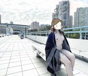 顔を見せることが最善策です！人々は見た目が清らかで、肌が白く、無毛で美しく、女の子を露出するのが大好きであるべきではありません[Yiliwen]を購読して、街頭のスーパーマーケットやショッピングモールでさまざまな人々の前で自分自身を露出させてください。