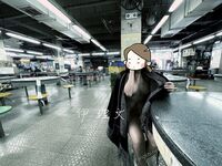 顔を見せることが最善策です！人々は見た目が清らかで、肌が白く、無毛で美しく、女の子を露出するのが大好きであるべきではありません[Yiliwen]を購読して、街頭のスーパーマーケットやショッピングモールでさまざまな人々の前で自分自身を露出させてください。