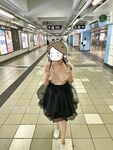 顔を見せることが最善策です！人々は見た目が清らかで、肌が白く、無毛で美しく、女の子を露出するのが大好きであるべきではありません[Yiliwen]を購読して、街頭のスーパーマーケットやショッピングモールでさまざまな人々の前で自分自身を露出させてください。