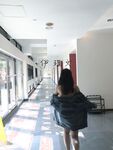 顔を見せることが最善策です！人々は見た目が清らかで、肌が白く、無毛で美しく、女の子を露出するのが大好きであるべきではありません[Yiliwen]を購読して、街頭のスーパーマーケットやショッピングモールでさまざまな人々の前で自分自身を露出させてください。