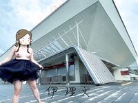 顔を見せることが最善策です！人々は見た目が清らかで、肌が白く、無毛で美しく、女の子を露出するのが大好きであるべきではありません[Yiliwen]を購読して、街頭のスーパーマーケットやショッピングモールでさまざまな人々の前で自分自身を露出させてください。