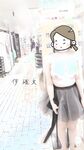 顔を見せることが最善策です！人々は見た目が清らかで、肌が白く、無毛で美しく、女の子を露出するのが大好きであるべきではありません[Yiliwen]を購読して、街頭のスーパーマーケットやショッピングモールでさまざまな人々の前で自分自身を露出させてください。