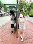顔を見せることが最善策です！人々は見た目が清らかで、肌が白く、無毛で美しく、女の子を露出するのが大好きであるべきではありません[Yiliwen]を購読して、街頭のスーパーマーケットやショッピングモールでさまざまな人々の前で自分自身を露出させてください。