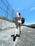 顔を見せることが最善策です！人々は見た目が清らかで、肌が白く、無毛で美しく、女の子を露出するのが大好きであるべきではありません[Yiliwen]を購読して、街頭のスーパーマーケットやショッピングモールでさまざまな人々の前で自分自身を露出させてください。