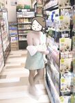 顔を見せることが最善策です！人々は見た目が清らかで、肌が白く、無毛で美しく、女の子を露出するのが大好きであるべきではありません[Yiliwen]を購読して、街頭のスーパーマーケットやショッピングモールでさまざまな人々の前で自分自身を露出させてください。