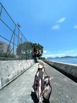 顔を見せることが最善策です！人々は見た目が清らかで、肌が白く、無毛で美しく、女の子を露出するのが大好きであるべきではありません[Yiliwen]を購読して、街頭のスーパーマーケットやショッピングモールでさまざまな人々の前で自分自身を露出させてください。