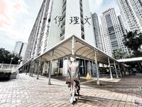 顔を見せることが最善策です！人々は見た目が清らかで、肌が白く、無毛で美しく、女の子を露出するのが大好きであるべきではありません[Yiliwen]を購読して、街頭のスーパーマーケットやショッピングモールでさまざまな人々の前で自分自身を露出させてください。