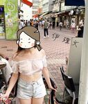 顔を見せることが最善策です！人々は見た目が清らかで、肌が白く、無毛で美しく、女の子を露出するのが大好きであるべきではありません[Yiliwen]を購読して、街頭のスーパーマーケットやショッピングモールでさまざまな人々の前で自分自身を露出させてください。