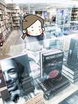 顔を見せることが最善策です！人々は見た目が清らかで、肌が白く、無毛で美しく、女の子を露出するのが大好きであるべきではありません[Yiliwen]を購読して、街頭のスーパーマーケットやショッピングモールでさまざまな人々の前で自分自身を露出させてください。