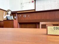 顔を見せることが最善策です！人々は見た目が清らかで、肌が白く、無毛で美しく、女の子を露出するのが大好きであるべきではありません[Yiliwen]を購読して、街頭のスーパーマーケットやショッピングモールでさまざまな人々の前で自分自身を露出させてください。