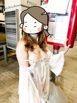 顔を見せることが最善策です！人々は見た目が清らかで、肌が白く、無毛で美しく、女の子を露出するのが大好きであるべきではありません[Yiliwen]を購読して、街頭のスーパーマーケットやショッピングモールでさまざまな人々の前で自分自身を露出させてください。