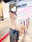 顔を見せることが最善策です！人々は見た目が清らかで、肌が白く、無毛で美しく、女の子を露出するのが大好きであるべきではありません[Yiliwen]を購読して、街頭のスーパーマーケットやショッピングモールでさまざまな人々の前で自分自身を露出させてください。