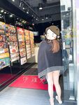 顔を見せることが最善策です！人々は見た目が清らかで、肌が白く、無毛で美しく、女の子を露出するのが大好きであるべきではありません[Yiliwen]を購読して、街頭のスーパーマーケットやショッピングモールでさまざまな人々の前で自分自身を露出させてください。