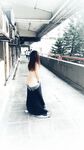 顔を見せることが最善策です！人々は見た目が清らかで、肌が白く、無毛で美しく、女の子を露出するのが大好きであるべきではありません[Yiliwen]を購読して、街頭のスーパーマーケットやショッピングモールでさまざまな人々の前で自分自身を露出させてください。