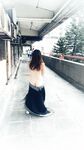 顔を見せることが最善策です！人々は見た目が清らかで、肌が白く、無毛で美しく、女の子を露出するのが大好きであるべきではありません[Yiliwen]を購読して、街頭のスーパーマーケットやショッピングモールでさまざまな人々の前で自分自身を露出させてください。