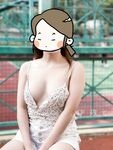 顔を見せることが最善策です！人々は見た目が清らかで、肌が白く、無毛で美しく、女の子を露出するのが大好きであるべきではありません[Yiliwen]を購読して、街頭のスーパーマーケットやショッピングモールでさまざまな人々の前で自分自身を露出させてください。