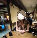 顔を見せることが最善策です！人々は見た目が清らかで、肌が白く、無毛で美しく、女の子を露出するのが大好きであるべきではありません[Yiliwen]を購読して、街頭のスーパーマーケットやショッピングモールでさまざまな人々の前で自分自身を露出させてください。