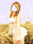 顔を見せることが最善策です！人々は見た目が清らかで、肌が白く、無毛で美しく、女の子を露出するのが大好きであるべきではありません[Yiliwen]を購読して、街頭のスーパーマーケットやショッピングモールでさまざまな人々の前で自分自身を露出させてください。