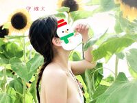 顔を見せることが最善策です！人々は見た目が清らかで、肌が白く、無毛で美しく、女の子を露出するのが大好きであるべきではありません[Yiliwen]を購読して、街頭のスーパーマーケットやショッピングモールでさまざまな人々の前で自分自身を露出させてください。
