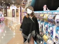 顔を見せることが最善策です！人々は見た目が清らかで、肌が白く、無毛で美しく、女の子を露出するのが大好きであるべきではありません[Yiliwen]を購読して、街頭のスーパーマーケットやショッピングモールでさまざまな人々の前で自分自身を露出させてください。