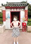 顔を見せることが最善策です！人々は見た目が清らかで、肌が白く、無毛で美しく、女の子を露出するのが大好きであるべきではありません[Yiliwen]を購読して、街頭のスーパーマーケットやショッピングモールでさまざまな人々の前で自分自身を露出させてください。