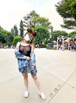 顔を見せることが最善策です！人々は見た目が清らかで、肌が白く、無毛で美しく、女の子を露出するのが大好きであるべきではありません[Yiliwen]を購読して、街頭のスーパーマーケットやショッピングモールでさまざまな人々の前で自分自身を露出させてください。