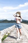 顔を見せることが最善策です！人々は見た目が清らかで、肌が白く、無毛で美しく、女の子を露出するのが大好きであるべきではありません[Yiliwen]を購読して、街頭のスーパーマーケットやショッピングモールでさまざまな人々の前で自分自身を露出させてください。