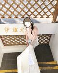 顔を見せることが最善策です！人々は見た目が清らかで、肌が白く、無毛で美しく、女の子を露出するのが大好きであるべきではありません[Yiliwen]を購読して、街頭のスーパーマーケットやショッピングモールでさまざまな人々の前で自分自身を露出させてください。