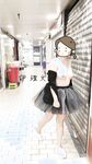 顔を見せることが最善策です！人々は見た目が清らかで、肌が白く、無毛で美しく、女の子を露出するのが大好きであるべきではありません[Yiliwen]を購読して、街頭のスーパーマーケットやショッピングモールでさまざまな人々の前で自分自身を露出させてください。