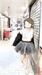 顔を見せることが最善策です！人々は見た目が清らかで、肌が白く、無毛で美しく、女の子を露出するのが大好きであるべきではありません[Yiliwen]を購読して、街頭のスーパーマーケットやショッピングモールでさまざまな人々の前で自分自身を露出させてください。