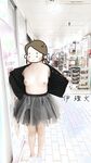 顔を見せることが最善策です！人々は見た目が清らかで、肌が白く、無毛で美しく、女の子を露出するのが大好きであるべきではありません[Yiliwen]を購読して、街頭のスーパーマーケットやショッピングモールでさまざまな人々の前で自分自身を露出させてください。