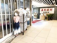顔を見せることが最善策です！人々は見た目が清らかで、肌が白く、無毛で美しく、女の子を露出するのが大好きであるべきではありません[Yiliwen]を購読して、街頭のスーパーマーケットやショッピングモールでさまざまな人々の前で自分自身を露出させてください。