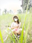 顔を見せることが最善策です！人々は見た目が清らかで、肌が白く、無毛で美しく、女の子を露出するのが大好きであるべきではありません[Yiliwen]を購読して、街頭のスーパーマーケットやショッピングモールでさまざまな人々の前で自分自身を露出させてください。