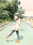 顔を見せることが最善策です！人々は見た目が清らかで、肌が白く、無毛で美しく、女の子を露出するのが大好きであるべきではありません[Yiliwen]を購読して、街頭のスーパーマーケットやショッピングモールでさまざまな人々の前で自分自身を露出させてください。