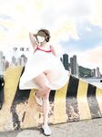 顔を見せることが最善策です！人々は見た目が清らかで、肌が白く、無毛で美しく、女の子を露出するのが大好きであるべきではありません[Yiliwen]を購読して、街頭のスーパーマーケットやショッピングモールでさまざまな人々の前で自分自身を露出させてください。