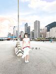 顔を見せることが最善策です！人々は見た目が清らかで、肌が白く、無毛で美しく、女の子を露出するのが大好きであるべきではありません[Yiliwen]を購読して、街頭のスーパーマーケットやショッピングモールでさまざまな人々の前で自分自身を露出させてください。