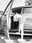 顔を見せることが最善策です！人々は見た目が清らかで、肌が白く、無毛で美しく、女の子を露出するのが大好きであるべきではありません[Yiliwen]を購読して、街頭のスーパーマーケットやショッピングモールでさまざまな人々の前で自分自身を露出させてください。
