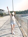 顔を見せることが最善策です！人々は見た目が清らかで、肌が白く、無毛で美しく、女の子を露出するのが大好きであるべきではありません[Yiliwen]を購読して、街頭のスーパーマーケットやショッピングモールでさまざまな人々の前で自分自身を露出させてください。