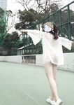 顔を見せることが最善策です！人々は見た目が清らかで、肌が白く、無毛で美しく、女の子を露出するのが大好きであるべきではありません[Yiliwen]を購読して、街頭のスーパーマーケットやショッピングモールでさまざまな人々の前で自分自身を露出させてください。